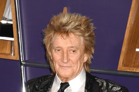 ...während Rod Steward für sein Lebenswerk ausgezeichnet wurde. Dabei erwartete den Engländer bei der Übergabe seines Preises eine besondere Überraschung. Fünf seiner erwachsenen Kids überreichten Daddy die Trophäe für sein Lebenswerk.