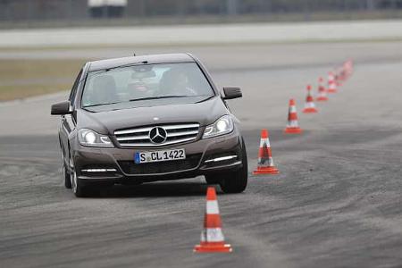 Mercedes C 180 CDI, Frontansicht, Slalom
