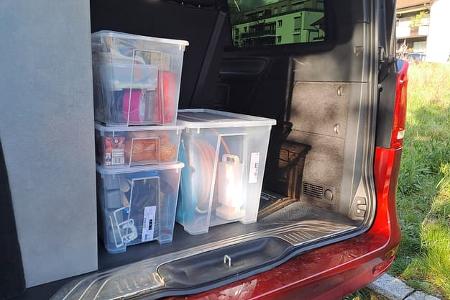 Praktische Ikea-Artikel werden in einem Pössl Campstar ausprobiert