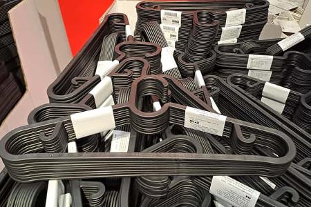 Praktische Ikea-Artikel werden in einem Pössl Campstar ausprobiert