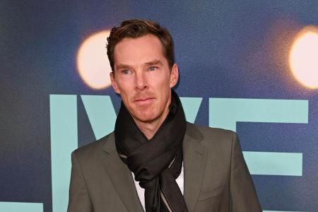 Benedict Cumberbatch war Anfang 20, als er 2004 mit einer Gruppe von Freunden einen Tauchausflug am Rande von Dreharbeiten in Südafrika unternahm. Auf dem Rückweg platzte ein Reifen. Daraufhin wurden ...