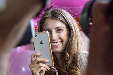 Cathy Hummels war 2022 in Thailand, wo sie die zweite Staffel von 'Kampf der Realitystars' moderierte. Doch kurz vor dem Rückflug nach Deutschland wurde die Influencerin am Strand überfallen. Dabei gi ...
