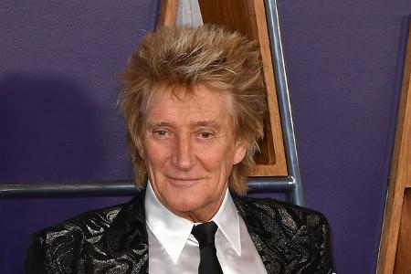 Besonders absurd war das Erlebnis, welches Rod Stewart in den Achtzigern hatte, als er mit einer Waffe bedroht wurde. Der Täter wollte seinen Luxuswagen. 