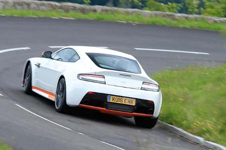 Aston Martin V12 Vantage S, Heckansicht