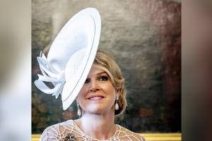 Besuch in Tschechien: Königin Máxima überrascht mit auffälligem Hut
