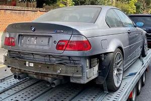 BMW M3 E46 CSL auf Anhänger Tiefgarage London