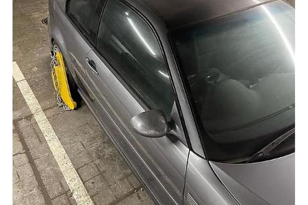 BMW M3 E46 von oben mit Staubschicht
