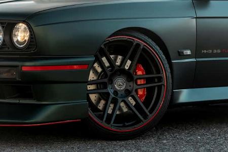 BMW E30 M3 schwarze Felge