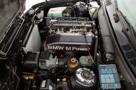 BMW M3 E30 Cecotto (1988)