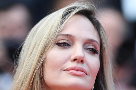 Seit weit über 20 Jahren gehört Angelina Jolie zu den absoluten A-Listern in Hollywood, war zeitweise die bestbezahlte Darstellerin weltweit. Am Mittwoch (4. Juni) feiert die Schauspielerin ihren 50. Geburtstag.