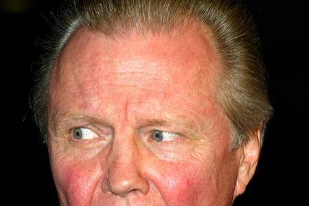 …Lord Richard Croft wurde von ihrem leiblichen Vater dargestellt, dem Schauspieler Jon Voight, der 1979 einen Oscar als Bester Hauptdarsteller für 'Coming Home – Sie kehren heim' bekommen hatte. Das V ...