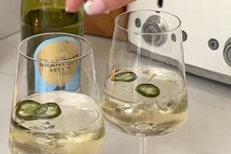 Trendgetränk des Sommers? Darum trinken jetzt alle Wein mit Jalapeños