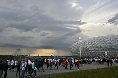 Schlechtes Wetter: Anpfiff in München um 10 Minuten verzögert