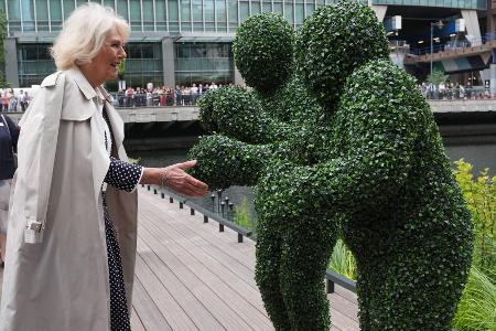 Königin Camilla: Begegnung mit lebendigen Moos-Menschen in London