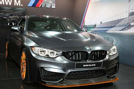 05/2015, Tokio Motor Show 2015 Thomas Sitzprobe BMW M4 GTS