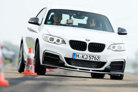 BMW M235i, Frontansicht, Slalom