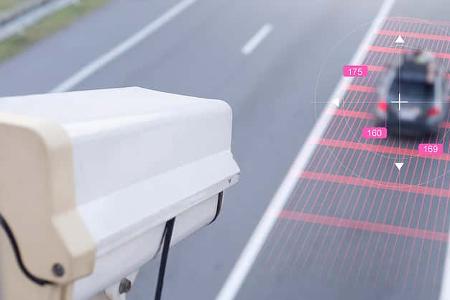 Radarkontrolle Tempoüberwachung Kamera Section Control Auto