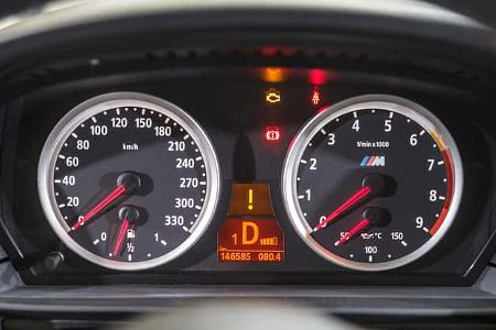 BMW M5 Touring, Anzeigeinstrumente