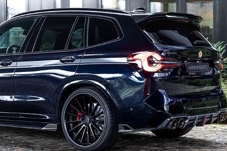 Manhart MHX3 650 vor urbanem Hintergrund