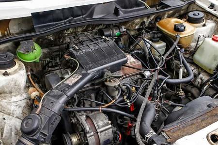 VW Golf I Cabrio 1.8, Motorraum