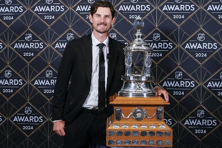Draisaitl geht leer aus: Goalie Hellebuyck zum MVP gewählt