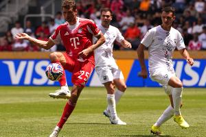 Ab in die Eistonne: Müller hat beste Laune