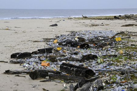 Plastikmüll am Strand