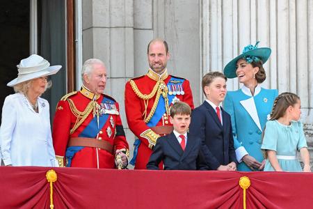Großer Bahnhof für King Charles III.: Am Wochenende fand in London die traditionelle Parade 'Trooping The Colour' statt. Damit wird der Geburtstag des Monarchen ganz offiziell gefeiert, obwohl dieser eigentlich am 14. November geboren wurde.