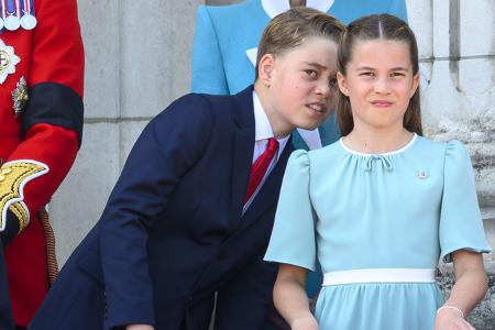 Worüber George und Charlotte auf dem Balkon tuschelten, ist nicht überliefert, aber der Älteste von Prinz William musste seinen kleinen...
