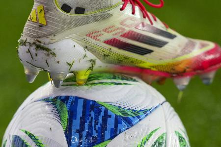Adidas: Erster Fußballschuh für Frauen