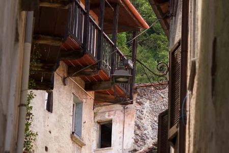 Häuser in den Altstadtgassen von Maccagno