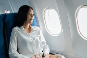 "Plane Face" ade: So bleibt das Gesicht beim Fliegen frisch