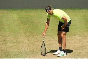 Zverev trotz Problemen im Halbfinale von Halle