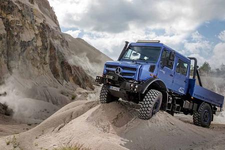  Unimog, blau, Sand