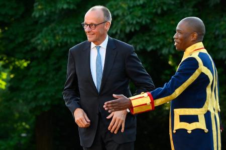 Dinner bei niederländischen Royals: Friedrich Merz kommt ohne Gattin