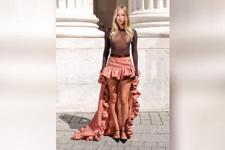 Transparenter Look: Lila Grace Moss sorgt in Paris für Aufsehen