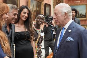 George und Amal Clooney: Herzliches Wiedersehen mit König Charles