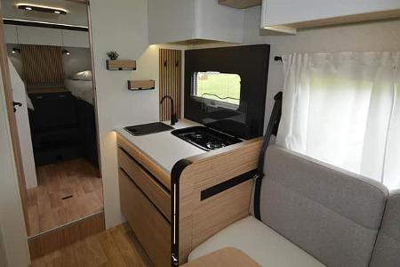 Pilote Pacific P740FGJ Teilintegriertes Wohnmobil Küche