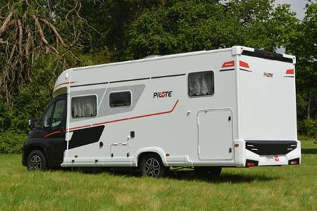 Pilote Pacific P740FGJ Teilintegriertes Wohnmobil außen