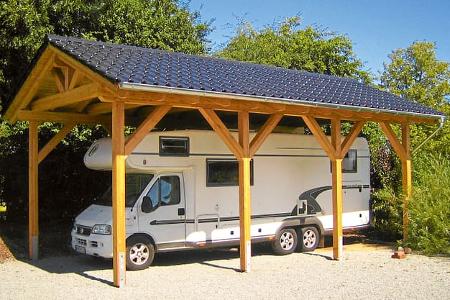 Reisemobil mit Carport