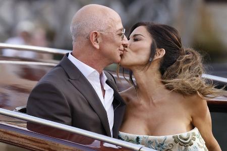 Jeff Bezos und Lauren Sánchez: Das Brautpaar turtelt sich warm