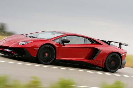 Lamborghini Aventador SV 2015, Seitenansicht, Fahrt