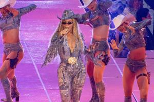 Panne bei Beyoncé-Show: So kam es zum kippenden Auto in der Luft