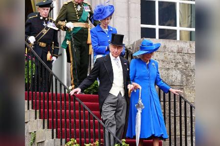 Königin Camilla und Prinzessin Anne begeistern im blauen Partnerlook