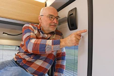 Adria Twin 640 SGX (2025) Bett f