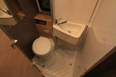 Globetrail 600 SK Campingbus mit Stockbetten im Heck, Bad