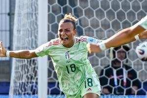 Bayerns Caruso trifft: Italien siegt zum Auftakt