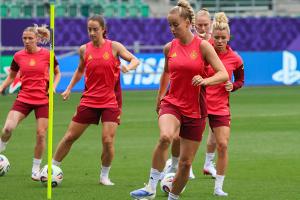 Mit "Engelsstimmen" der DFB-Frauen: Petry-Hit als EM-Hymne