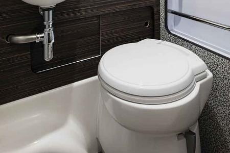 f_Airstream_684_Midnight_Flamingo_Toilette