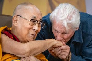 90. Geburtstag des Dalai Lama: Richard Gere feiert in Indien mit